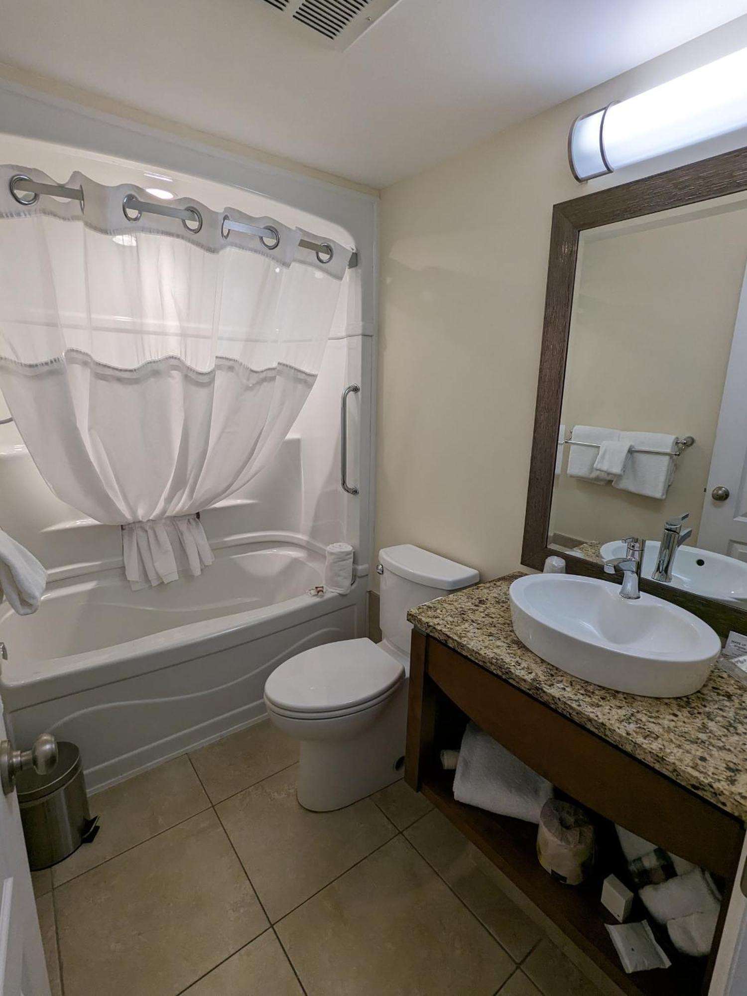 Inn At The Harbour Kincardine Chambre photo